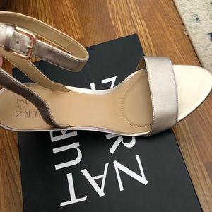 NIB Naturalizer gold leather heel. 11M